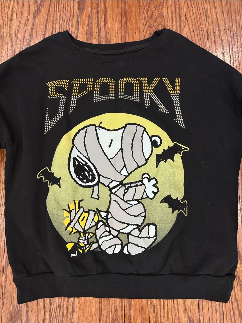 Peanuts Snoopy “Spooky' Mummy Graphic Sweatshirt - juniors XL or women’s medium - Picture 4 of 7